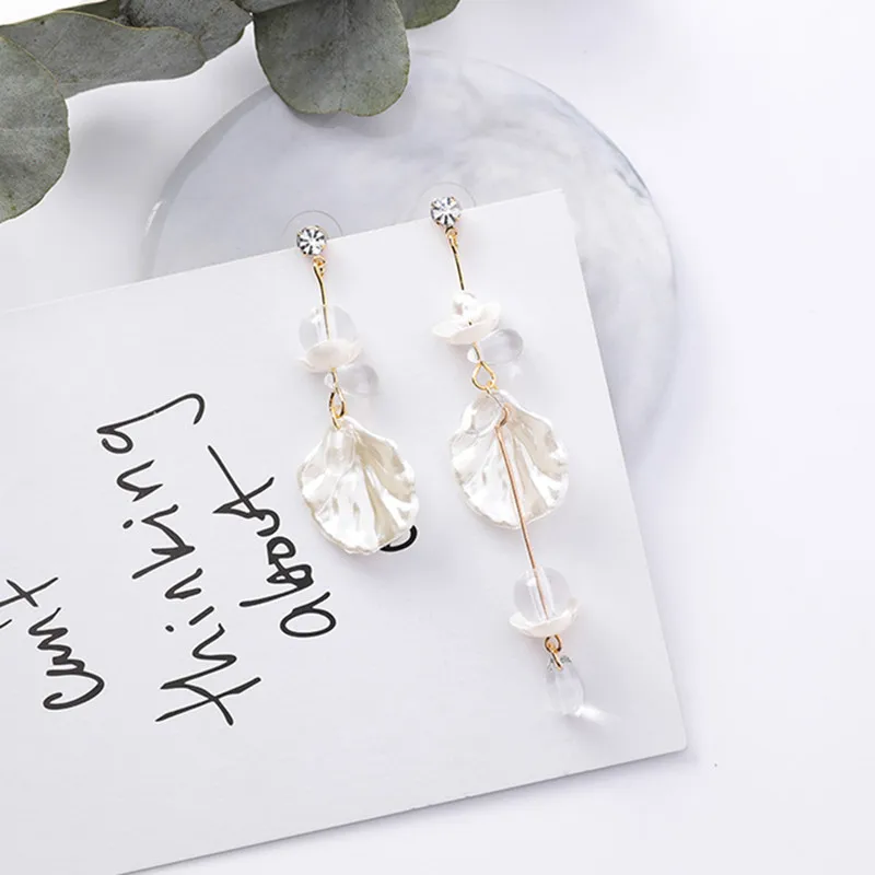 

Elegant Shell Flower Water Drop Beaded Earrings for Women Fashion New Asymmetry Temperament Oorbellen Party Jewelry EC1443