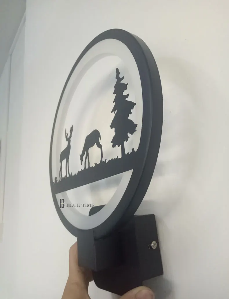 Luminária led preta e moderna de parede