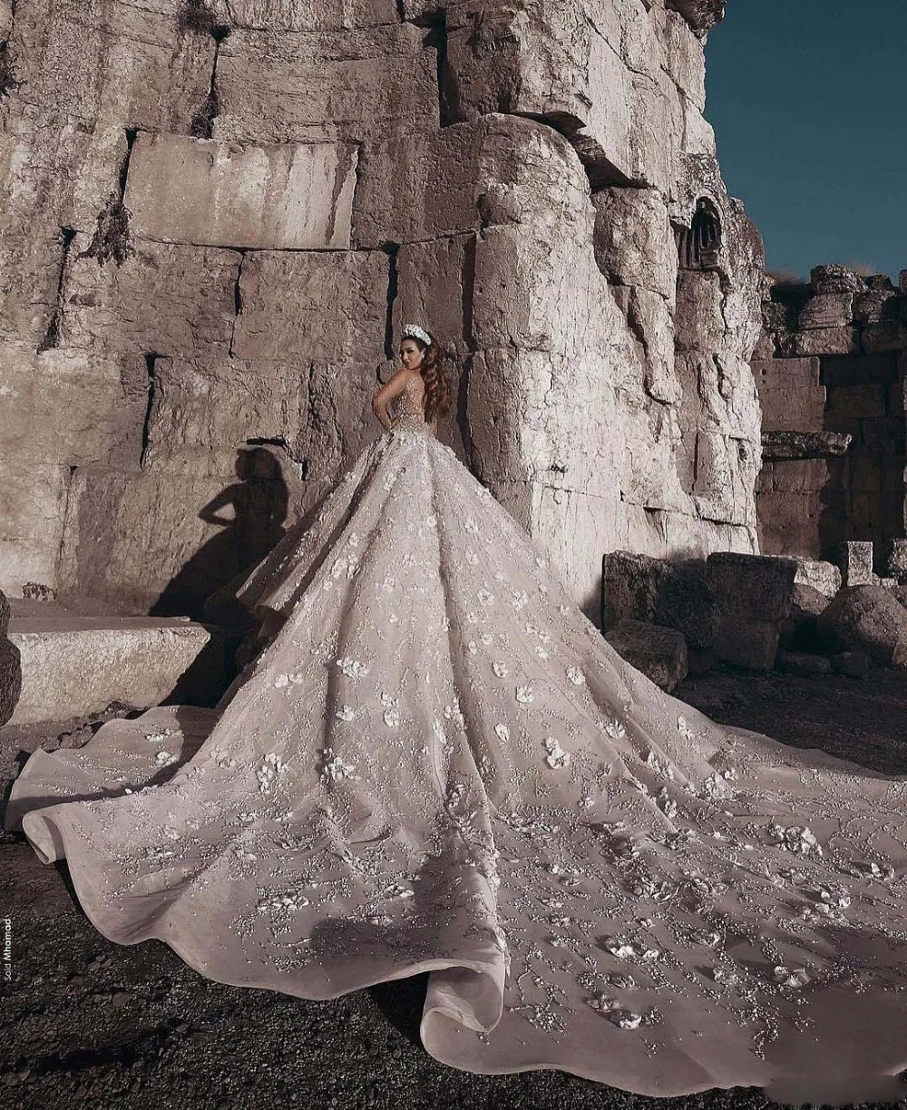 glamorous-luxury-dubai-arabic-new-fashion-lace-ball-gowns-wedding-dresses-long-sleeves-3d-flowers-beading-wedding-dress-bridal-gowns-bc0151