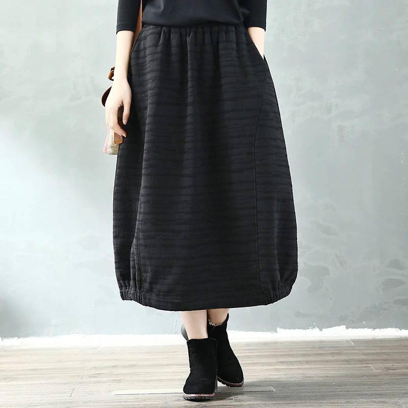 

YoYiKamomo 2018 Plus Size Woman Skirts Winter Long Pleated Black Skirts Elastic Waist Warm Jacquard Warm National Long Skirt