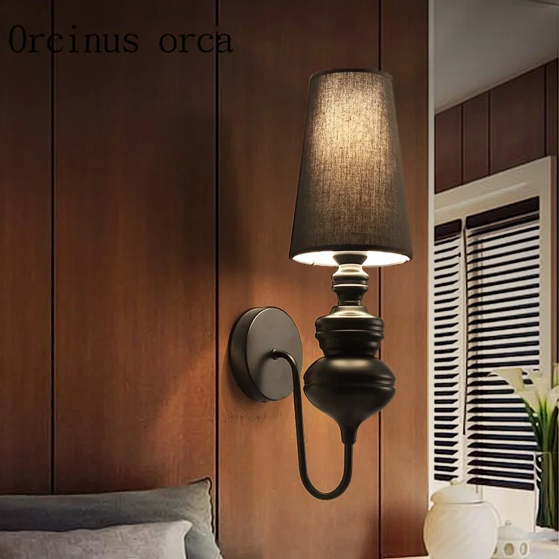 

European modern minimalist LED guards creative Home Furnishing study bedroom bedside lamp wall lamp free shipping