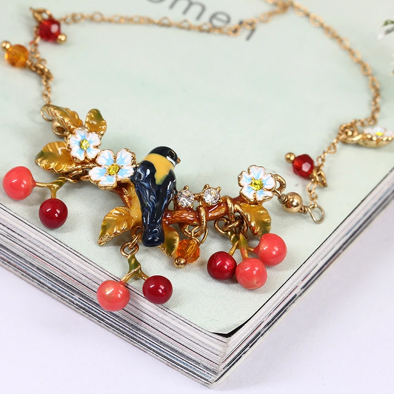 

Juicy Grape New Fashion Hand Enamel Glaze Cherry Orchard Oriole Crystal Bird Necklace Gilded Women Fashion Jewelry