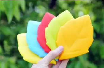 

250 pieces / lot Creative Drinkware Portable Silicone Leaf Folding Water Bottle Travel bottles 100mL-in Water Bottles