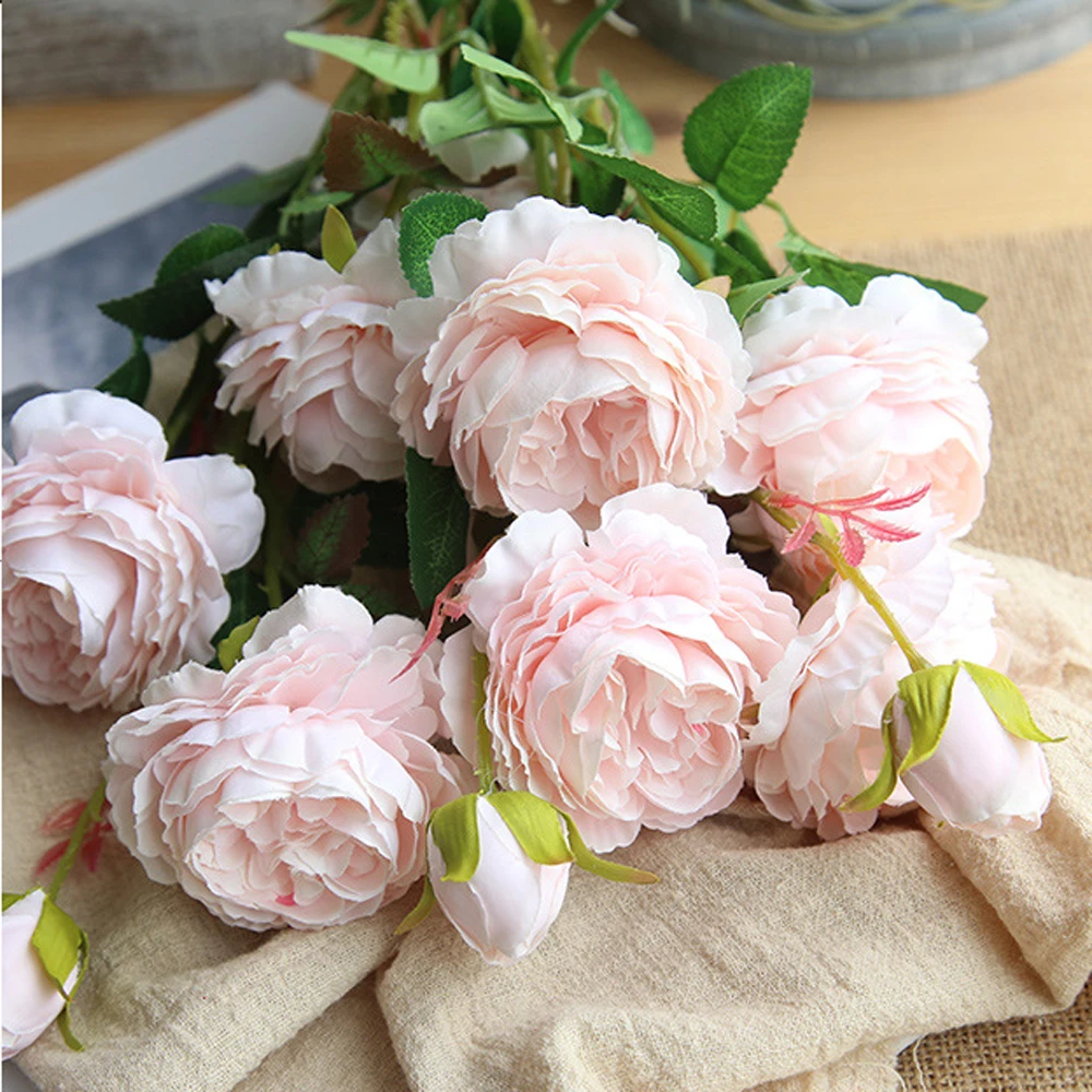 Камелии и розы букет