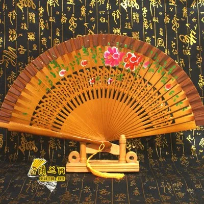 Новые продукты Cheongsam красный Craft Ladies'Folding Fan окрашенный деревянный полый двухсторонний вентилятор страстный испанский танец - Цвет: 28