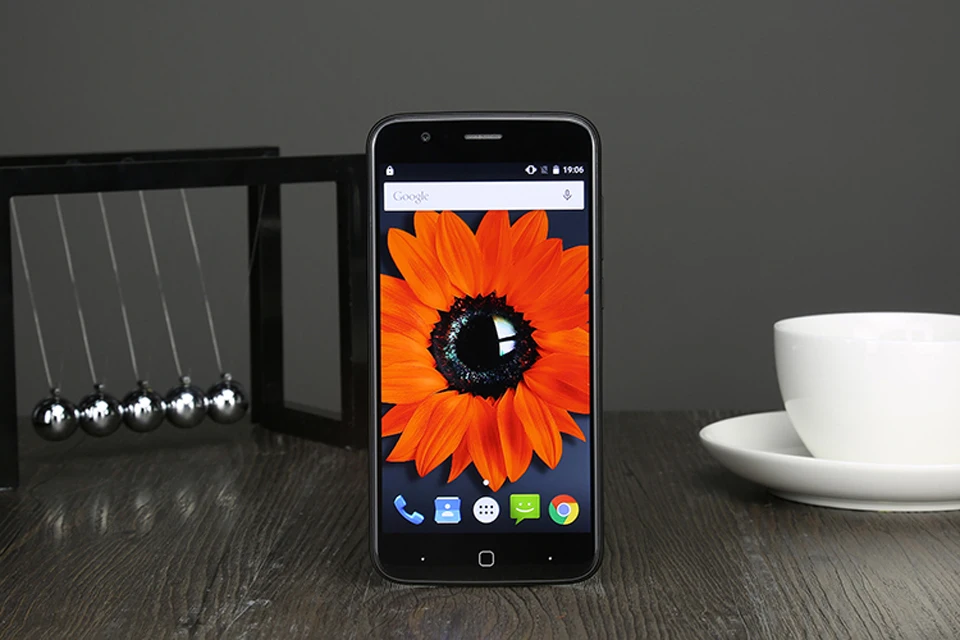 Vernee thor. Телефон vernee. смартфон с поддержкой 3d старые модели. горячий смартфон фото.