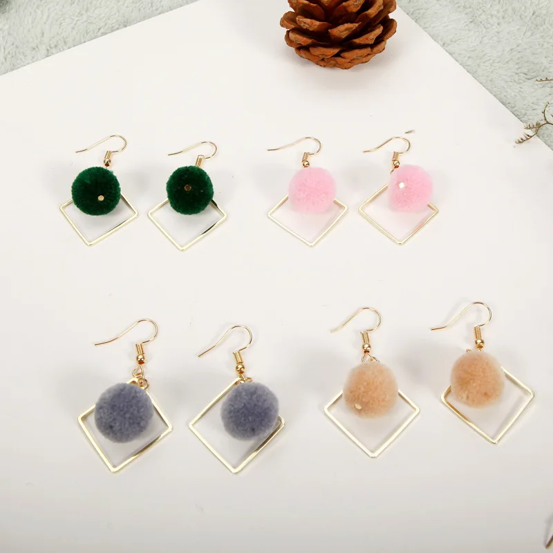 

2019 New Temperament Geometric Square Ball Earrings Personality Wild Simple 5 Colors Hair Ball Woman Earrings Jewelry Gifts