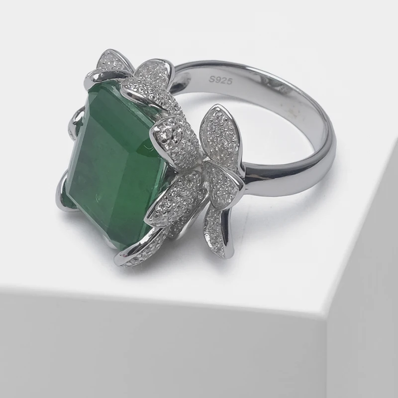 

Local focal Green flower design fashion flash ring