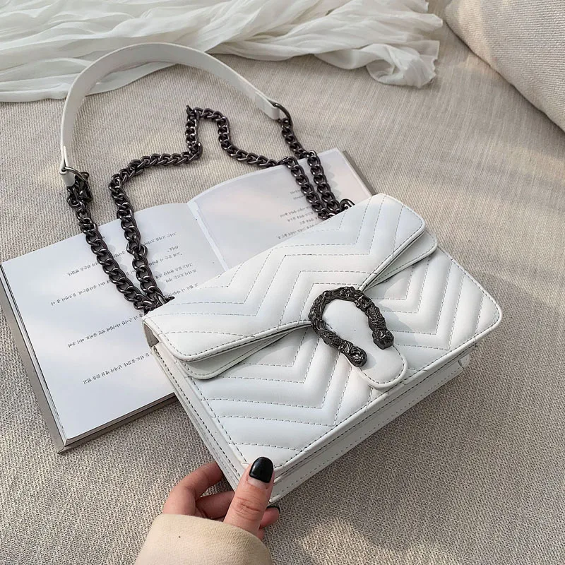 Luxury Brand Women's Bag New Fashion Diamond Chain Single Shoulder Bag Skew Bag Super Fire Black and White Mail Bag