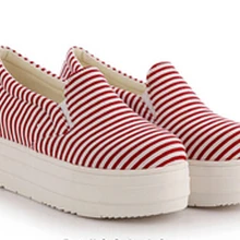 Красивые осенние модные увеличивающие рост на плоской платформе Обувь для женский, черный синий и красный цвета в полоску слипоны холст Туфли на толстой мягкой подошве