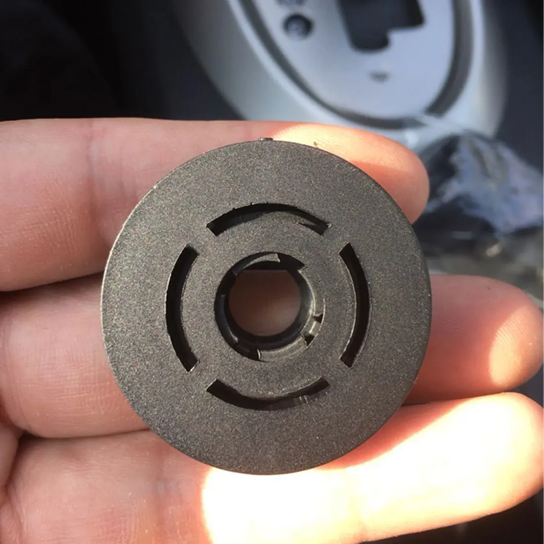 

Dewtreetali Hot 4pcs/set Car Carpet Mat Clips Floor Holders Fixing Grips Clamps For VW/Skoda /Audi Car Styling