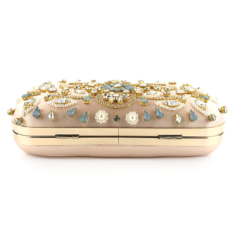 Luxy Moon Gold Satin-Clutch mit Blumenmuster, Ansicht von unten