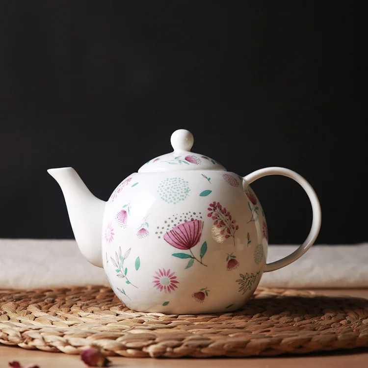 

Bone China Floral Printed Teapot Cute Flower Coffee Water Bottle High Quality Pastoral Ceramic Kettle Handgrip Teapots 900ml