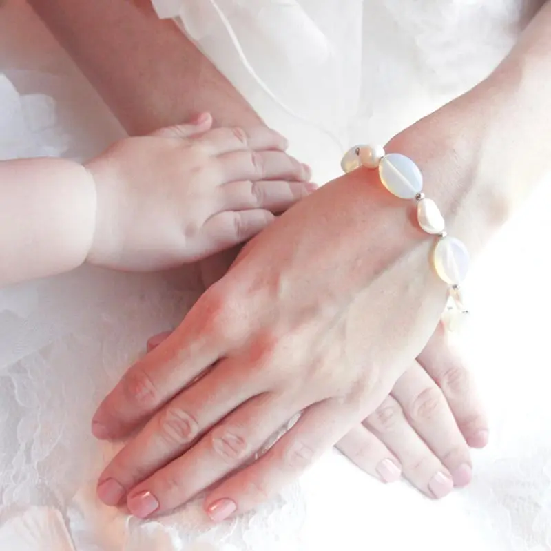 

DAIMI Trendy Bracelet Baroque Pearl & Moon Stone Elastic Bracelet 9-10mm Natural White Pearl Wholesale Price