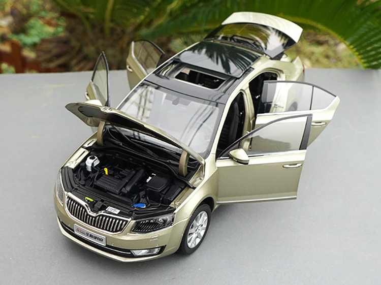 1/18 все новые SKODA OCTAVIA литая под давлением Металлическая Модель автомобиля игрушки для мальчика Подарочная Коллекция с новой коробкой