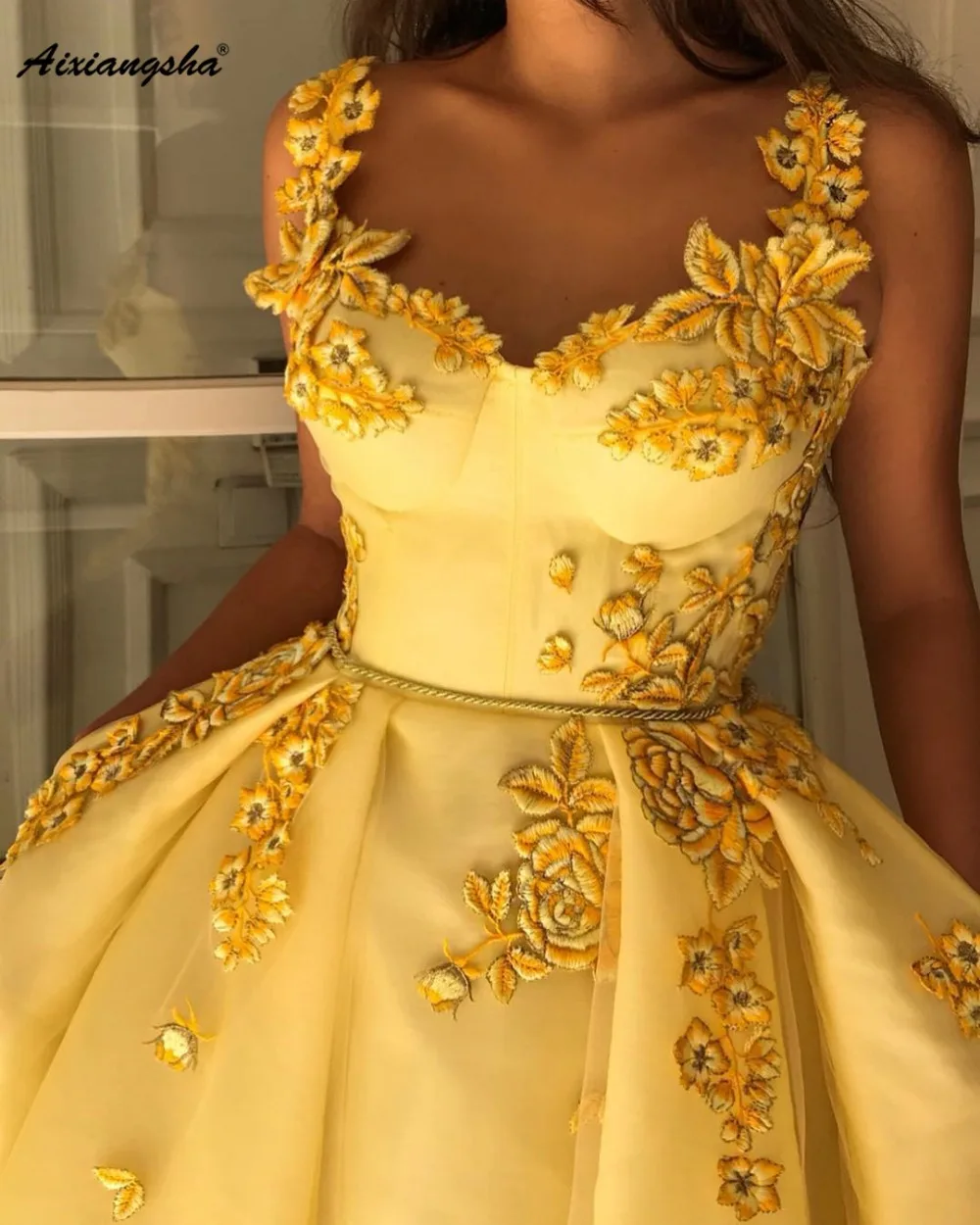 

2019 New Yellow Evening Dress 2019 Satin A-Line Spaghetti Strap Lace Applques Floor Length Formal Evening Dresses Long De Soiree