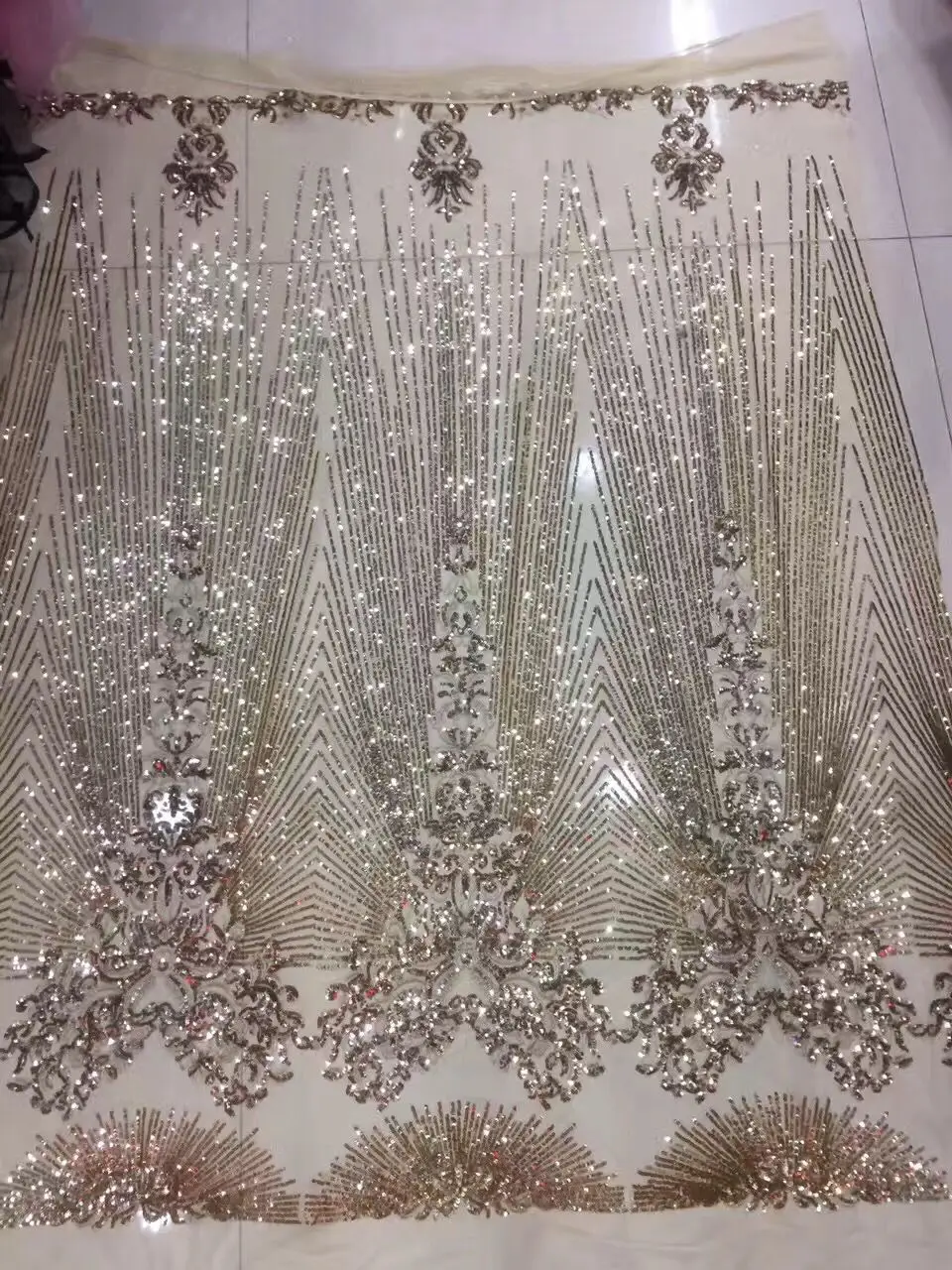 

Gold Paillettes Fabric Latest African Net Sequins Laces Fashionable Embroidered Tulle Lace with Gold Sequin high quality