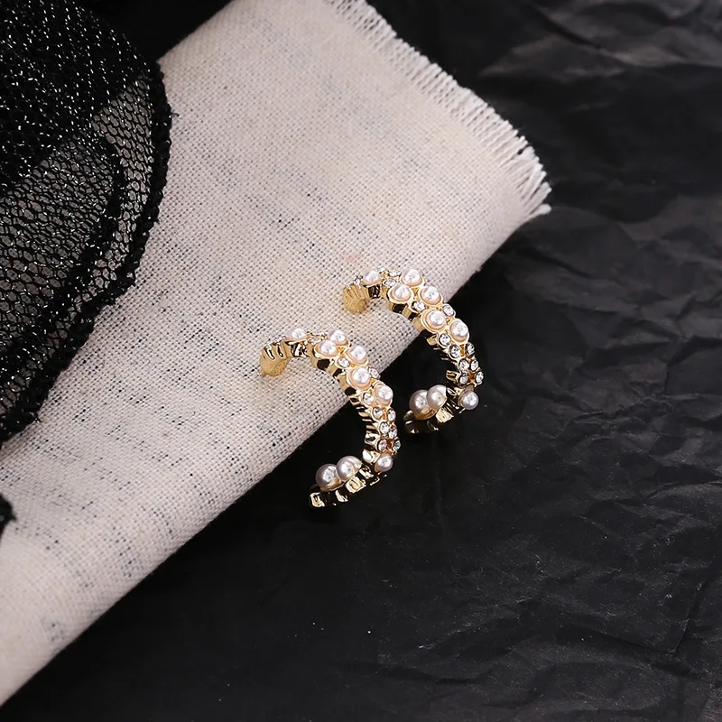 

WTLTC 2cm Baroque Pearls Hoop Earrings for Women Open Crystal Hoops Earrings Femme C Shaped Earrings Vintage Statement Jewelry
