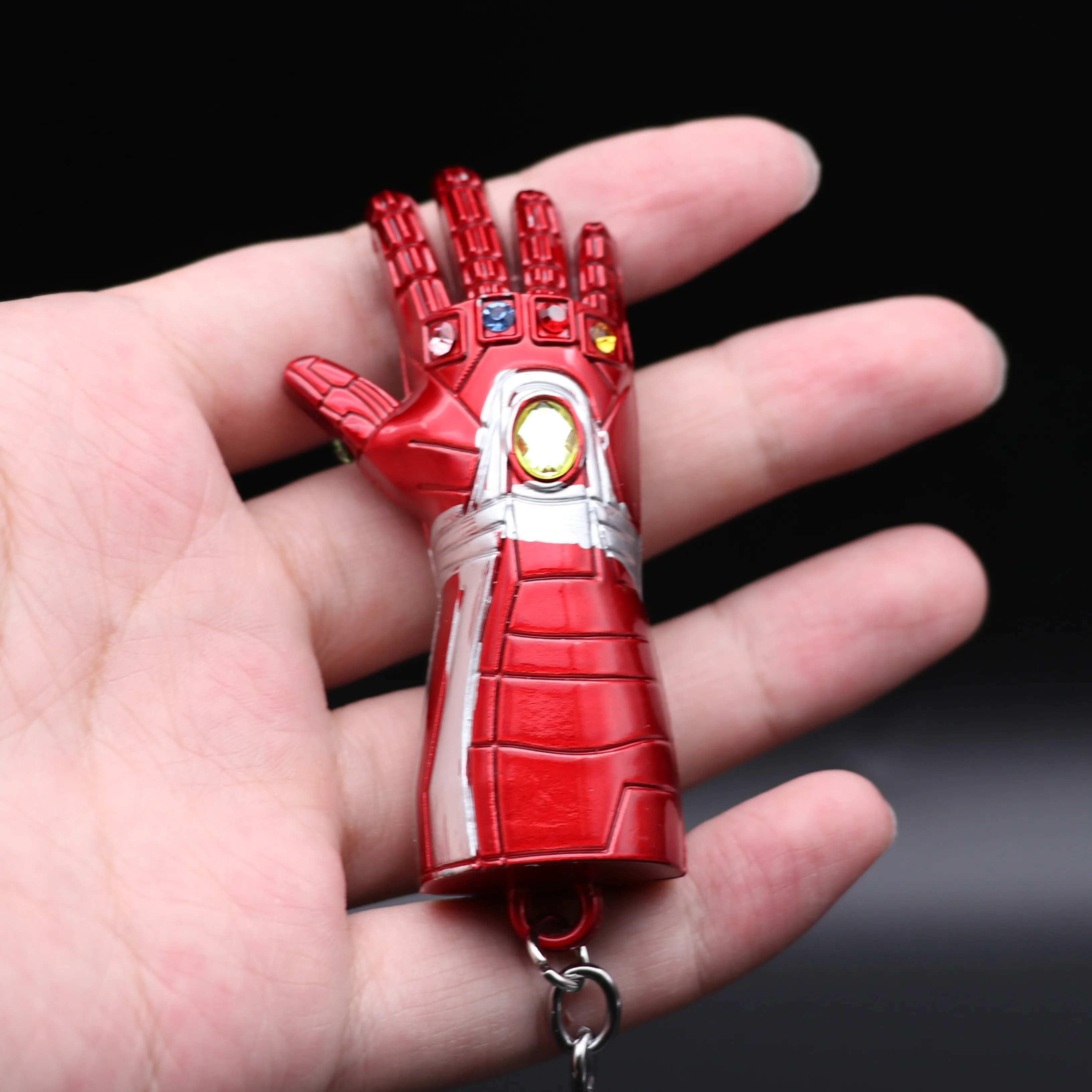 

Hot New Superhero Movie Marvel The Avengers Iron Man Key Chain Cosplay Badge Infinity Gauntlet Model Metal Key Ring Christmas