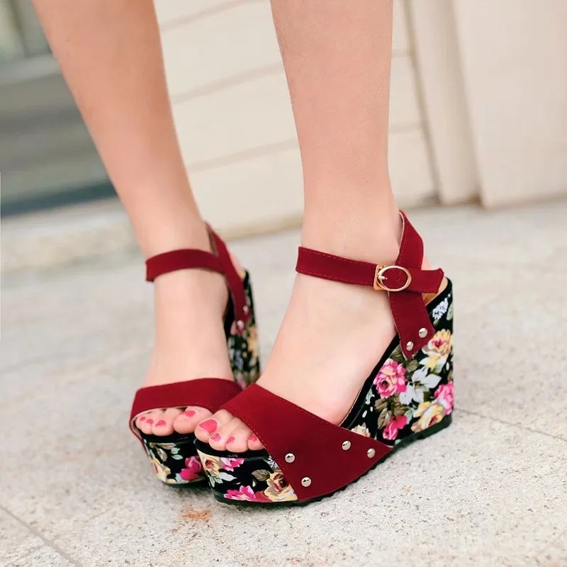 heel sandal design