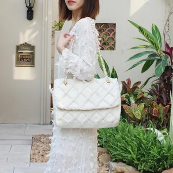 

2020 Luxury Diamond Lattice Women Hand Bags Famous Brand Designer Lady Causal Totes Fashion Lace Canvas Chains Beach Bags Louis