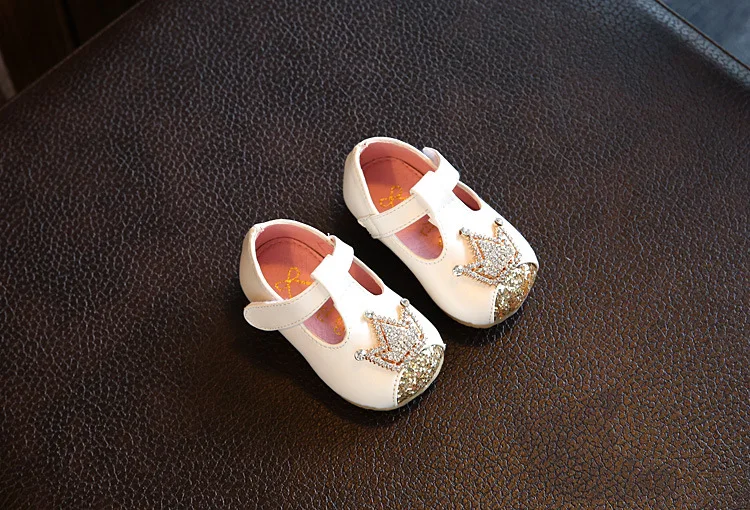 Осенняя обувь со стразами для маленьких принцесс 0-1-2 лет, маленькие кожаные туфли для маленьких девочек