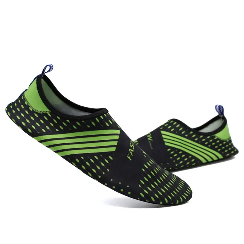 أحدث الرجال النساء للجنسين بيرفوت الجلد الجوارب جورب مخطط أحذية الشاطئ بركة جيم أكوا المياه شاطئ السباحة المنبع أحدث الرجال النساء للجنسين بيرفوت الجلد الجوارب جورب مخطط أحذية الشاطئ بركة جيم أكوا المياه شاطئ السباحة المنبع
