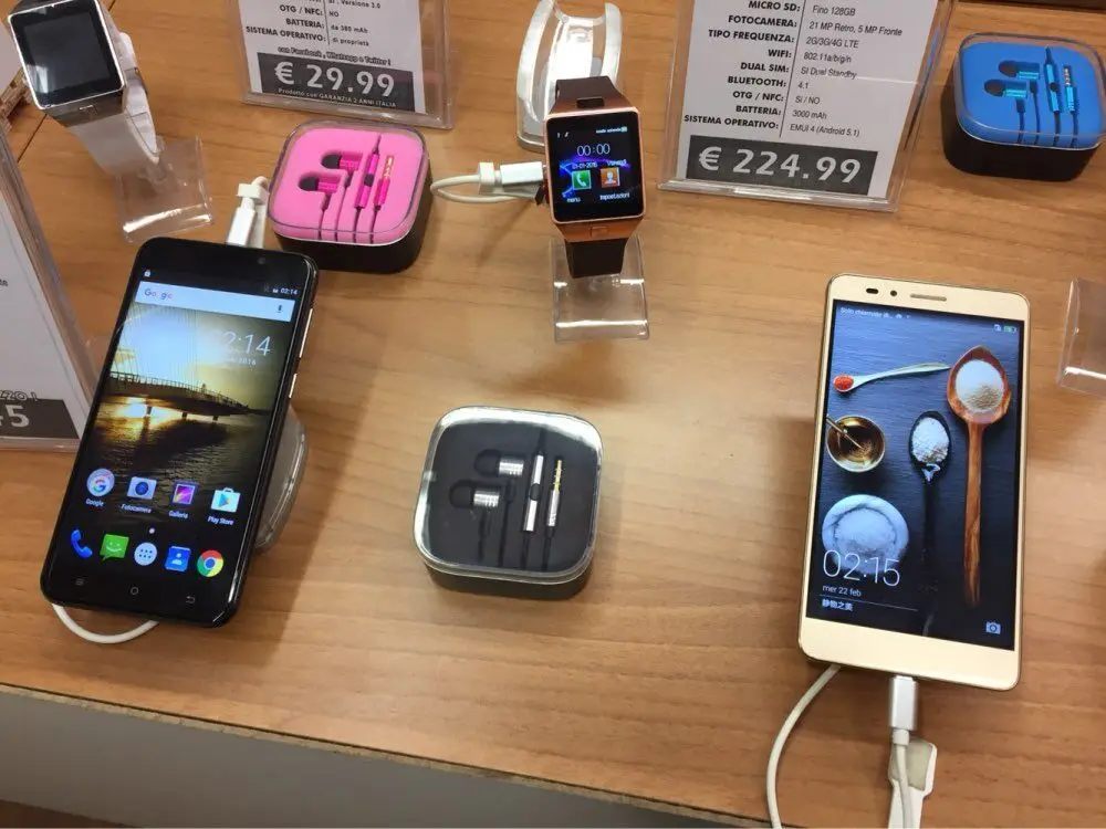 cell_phone_security_device_with_alarm_and_charger