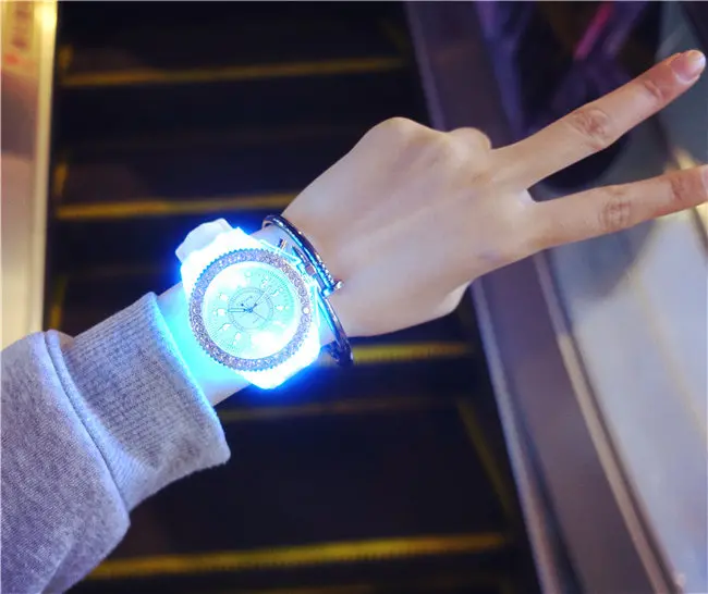 Модный светодиодный светильник наручные часы женская форма студенческие повседневные спортивные персональные желеобразные светящиеся часы детские часы