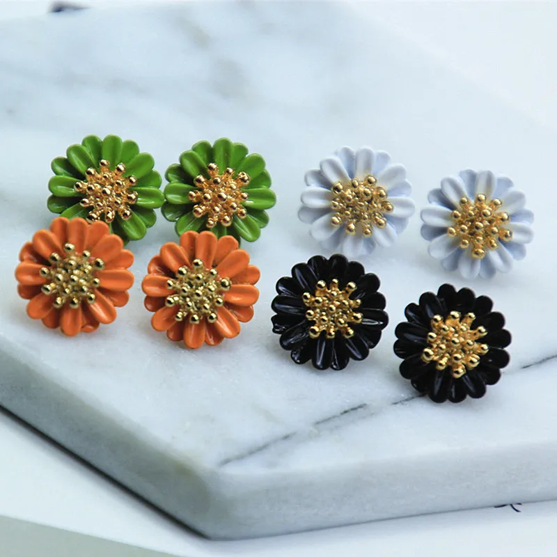

Free Shipping Fashion New Hot Exquisite Small Daisy Flower Earrings Jewelry Accessories For Women