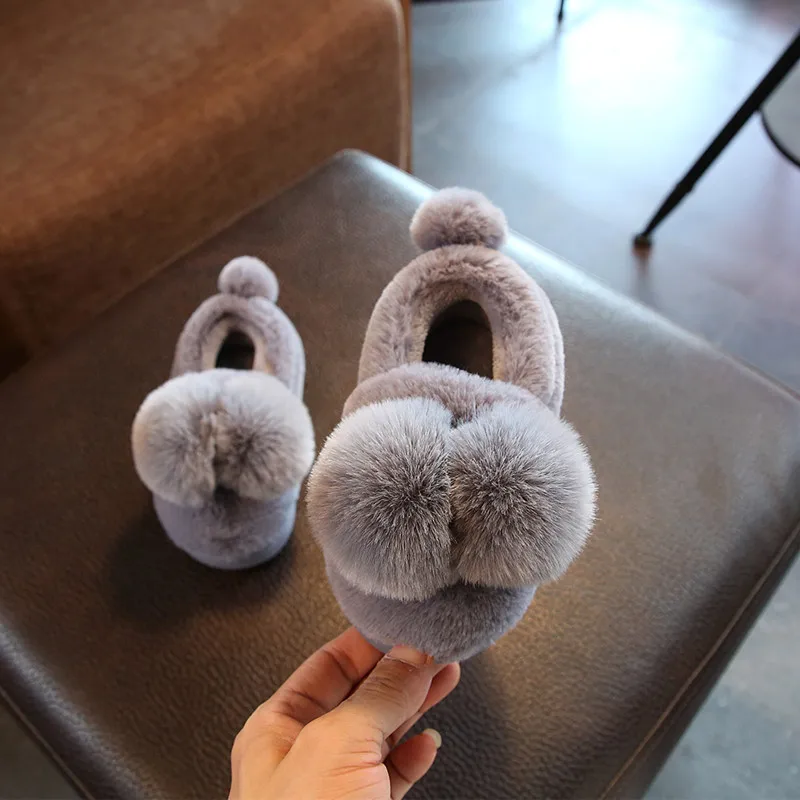 Зимняя детская Обувь для девочек домашняя обувь теплые Хлопковые Тапочки Дети Милая обувь с мячом ребенка Хлопковые Тапочки s плюшевые