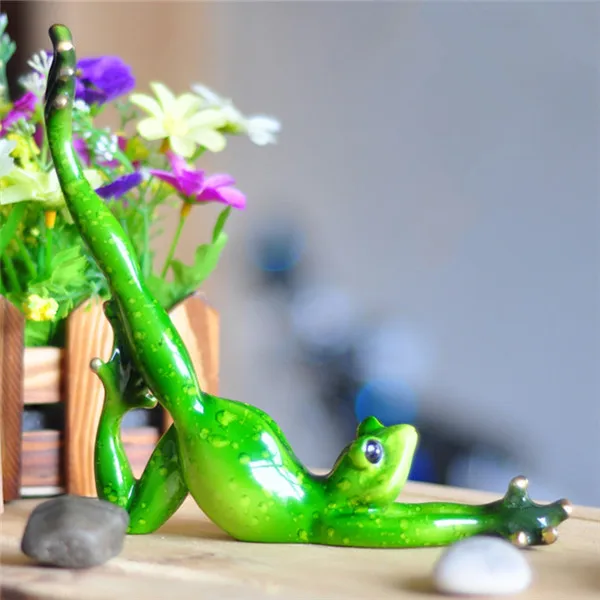 Funny Frog Family Yoga Styles Resin Toys Figures - Cat Stretch Pose