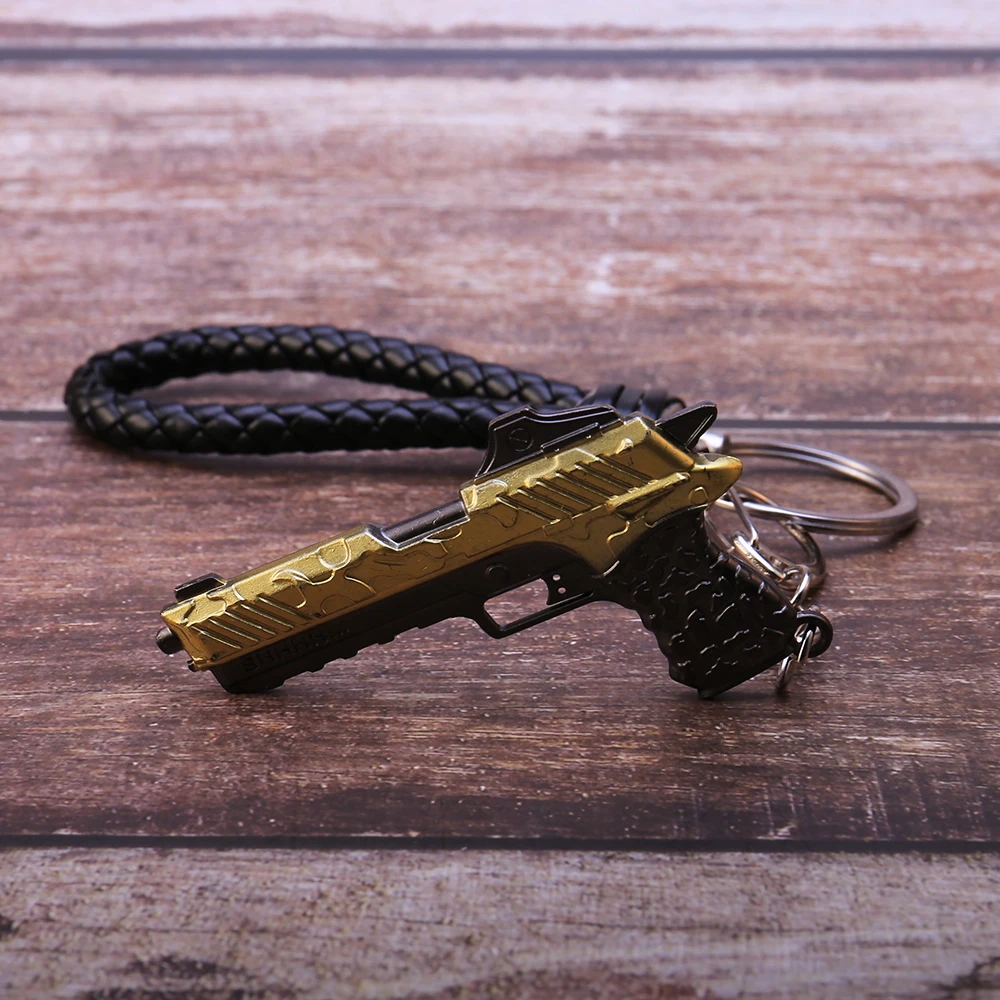 

2019 Hot Player Weapon anime Keychains Men Mini Revolver Model Car Key Chain Key Ring for Men Super Cool Gifts porte clef brelok