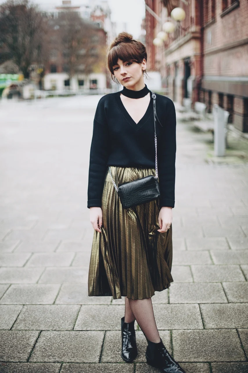 

Medium-long Pleated Skirt Autumn Winter Hight Quality Champagne Color