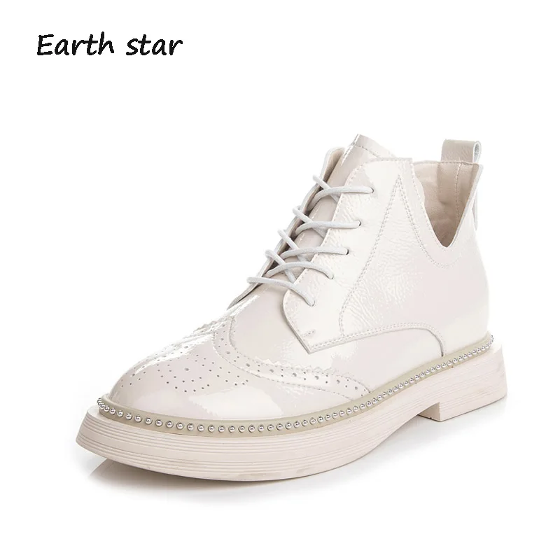 

EARTH STAR White Shoes Women Boots Rivets Brand Martin Boots Real Leather Lady chaussure Female footware Breathable Brogue Shoes
