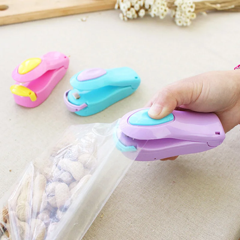 

QuickDone Portable Hand Pressure Vacuum Food Electric Sealer Mini Portable Heat Sealing Machine Candy Colored Plastic KC1617