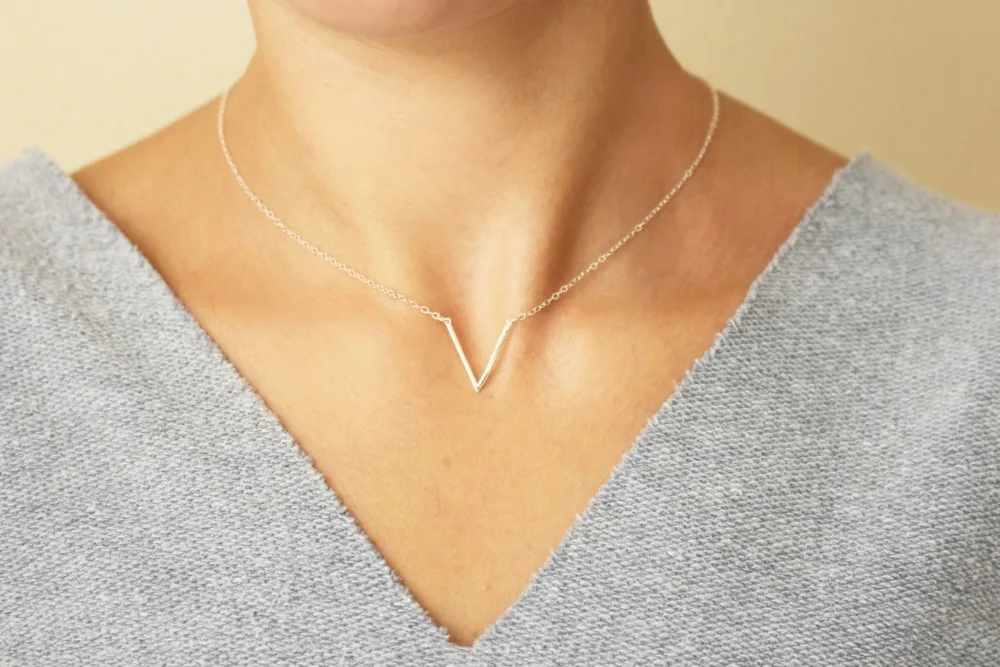Surou, западные украшения, металлическое v-образное ожерелье, изысканное женское короткое ожерелье на шею, цепочка, бижутерия