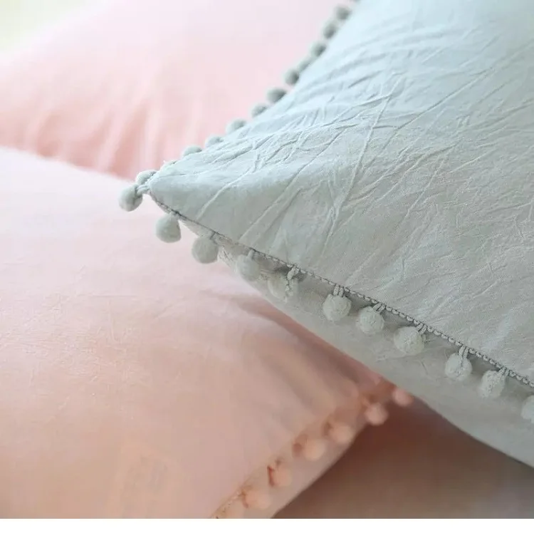 Однотонные хлопковые чехлы на подушки на кровать, диван-подушка, наволочка с милым шаровым украшением, белый, розовый, серый цвет, Чехлы 45x45