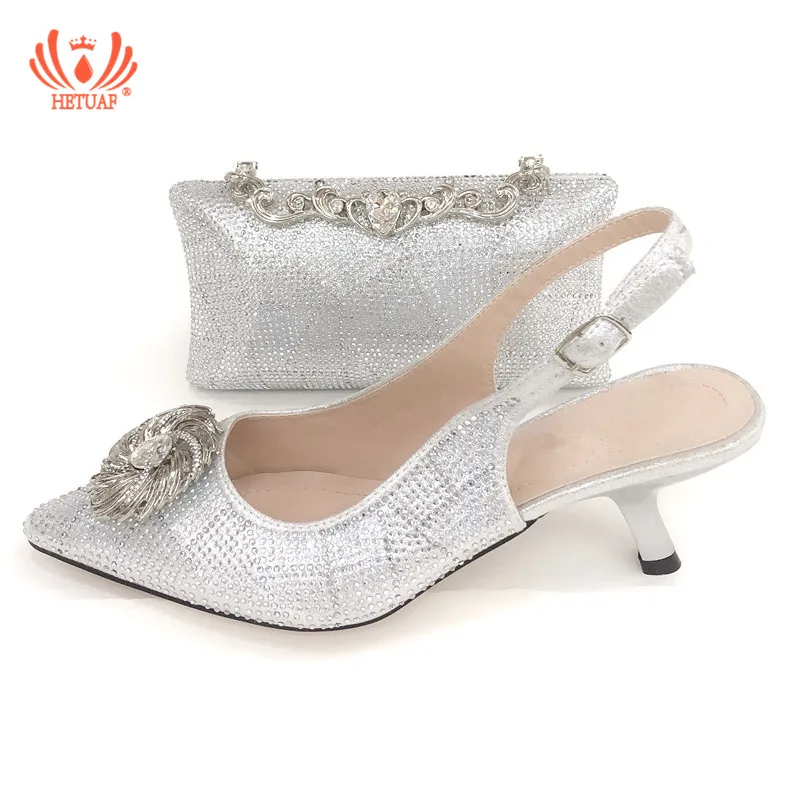 

2019 Latest Silver Color African Nigeria Wedding Shoes and Bags Set Decoratd with Rhinestone Set Italian Shoes and Bags To Match