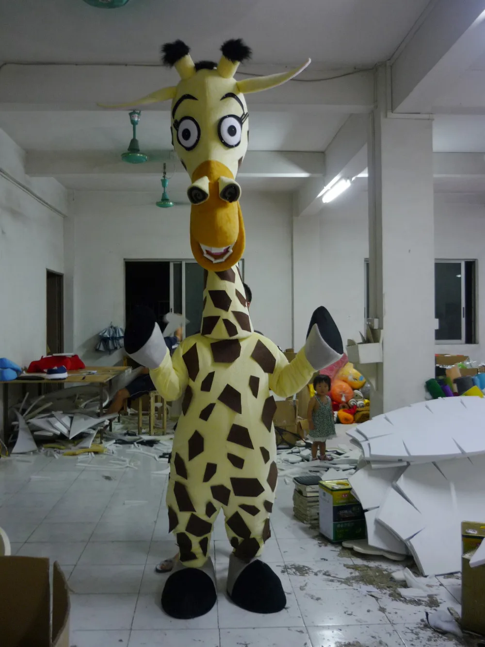 Ростовая кукла жираф. Мелман ростовая кукла. Ростовая кукла жираф. Аниматор жираф. Ростовые костюмы мадагаскар.