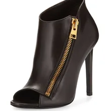 Женские черные кожаные полусапожки с открытым носком на молнии сбоку; уникальный дизайн; ботильоны на шпильке;