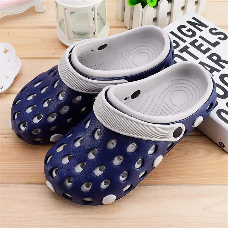 

2019 New Hole Breathable Beach Shoes For Men Slippers Sandals Holes Flip Flops Summer Outdoor Light zapatos de hombre S2001