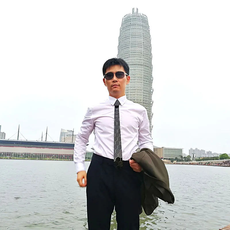 Рисунок 3 - Глянцевый черный галстук ручной