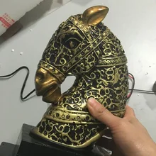 Вращайте опорную комнату, чтобы избежать вращения декоративной головы лошади, чтобы разблокировать интересную конскую головку, поверните, чтобы бегать по комнате