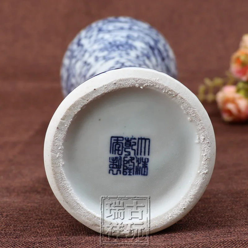 Chinese old Blue and white porcelain ornaments dragon small mouth tall vase