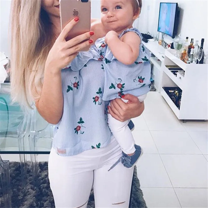 

Family Matching Outfits Fashion Mother&Daughter Clothes Women Kid Girl Floral Striped Tops+Ripped Hole Pants Clothes Family Look
