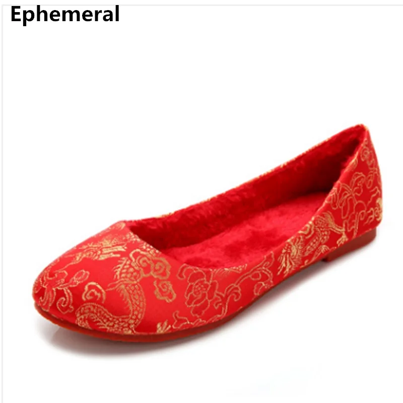 

Lady's soft bottom Chinese character embroidered flats"dragon and phoenix wedding shoes with fur for winter autumn Red 43-34 42