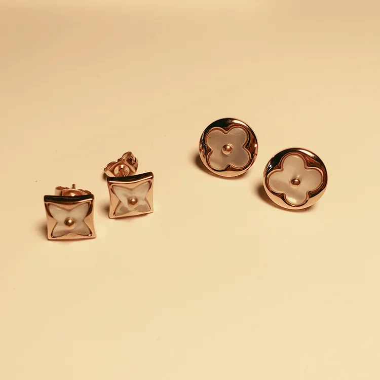 

Round Flower Design Shell Stud Earrings New Fashion Luxury Rose Gold Color Quality Titanium Steel Shell Women Earrings