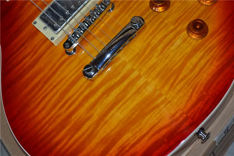 Бесплатная доставка электрогитара Cherry sunburst Цвет красный сзади Тигр клен Топ