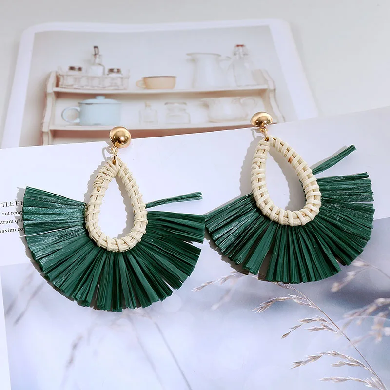 

Fashion 2019 Female Water Drop Shape Handmade Rattan Knit Drop Earrings For Women Boho Green Straw Raffia Tassel Earring Jewelry